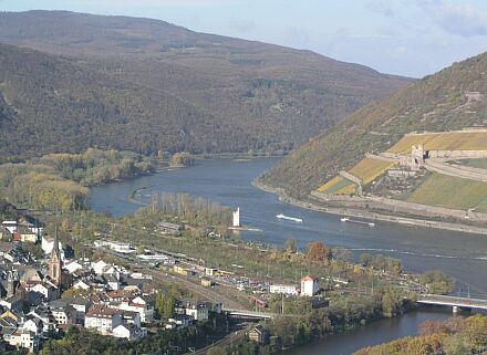 Bingerbrück met de Mäuseturm (Toltoren) en de ruïne Ehrenfels